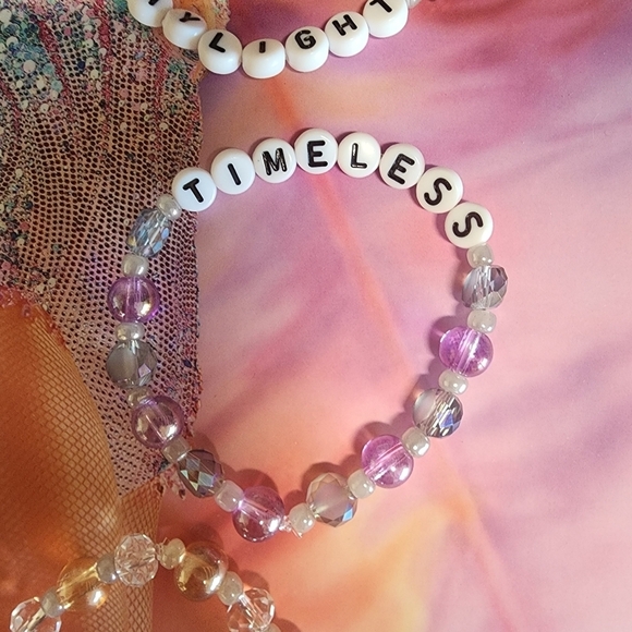 Taylor Swift Miami Night One Eras Tour Surprise Song Friendship Bracelets - Picture 4 of 8